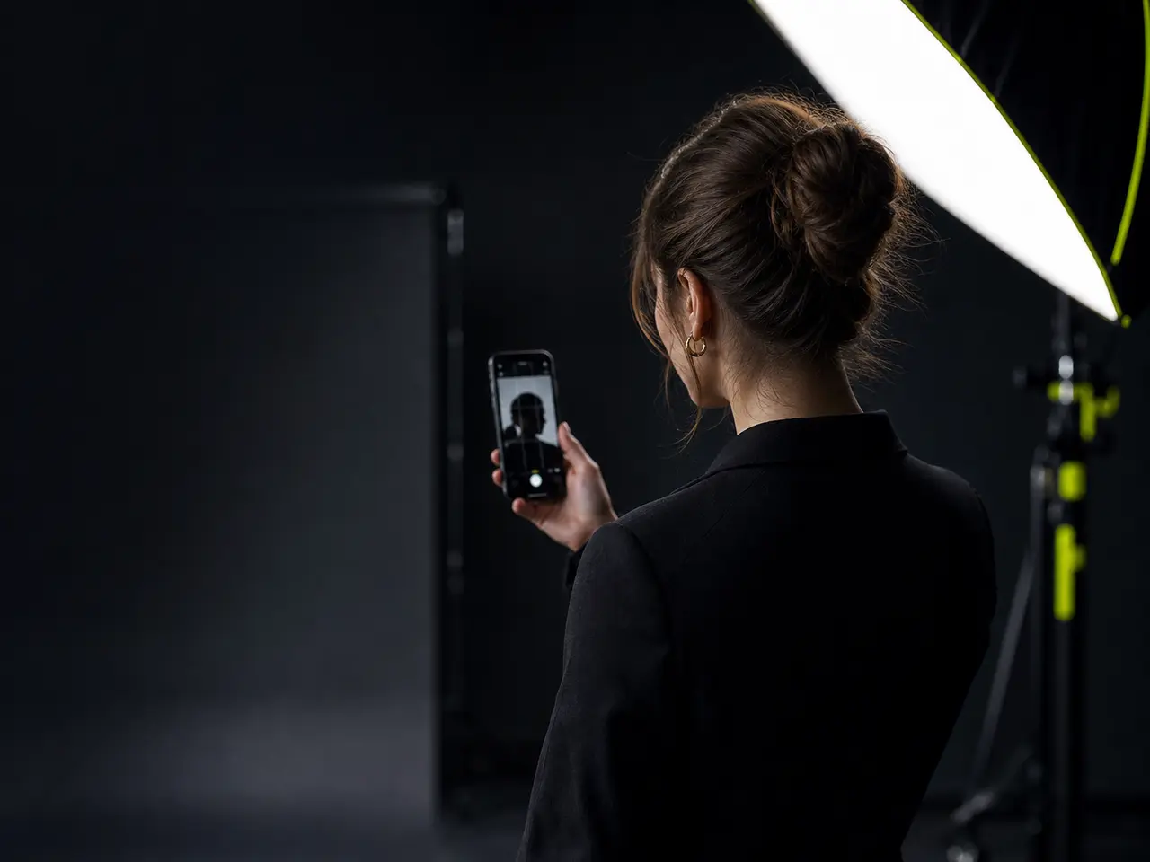 Source-photo guidance for approachable LinkedIn headshots
